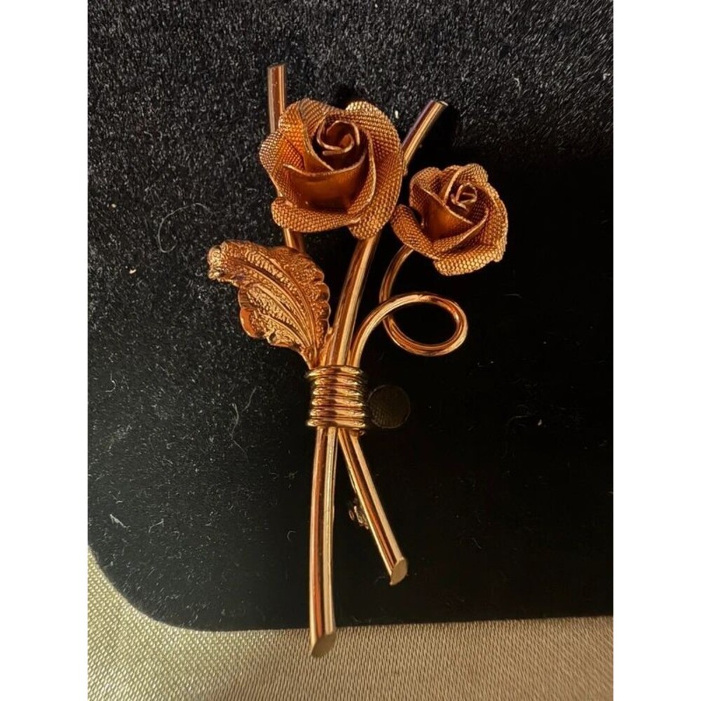 Exquisite Mid-Century Woven Gold-Tone Mesh Double Rose Bud Spray Brooch (c. 1950